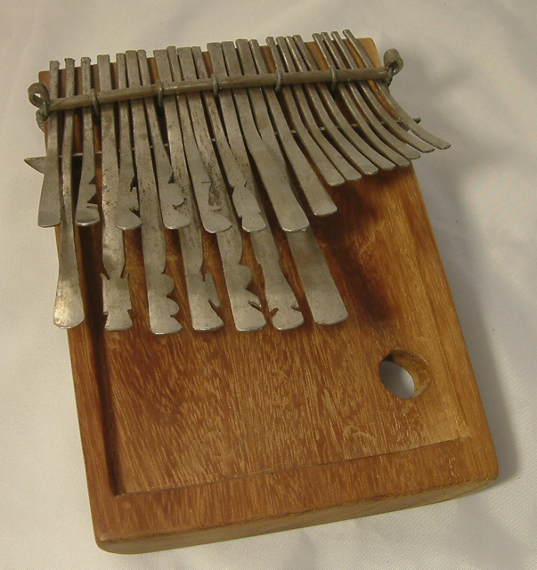 64 - 010d, Mbira dza Vadzimu, Zimbabwe, Shona - Keys cut to spell 